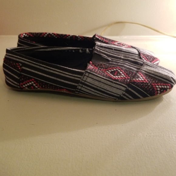 Cute slip on's by Maurices - Picture 3 of 5